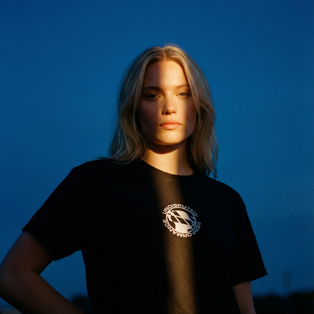 Outwit. Outdrive. Outlast. T-shirt UNDISPUTED